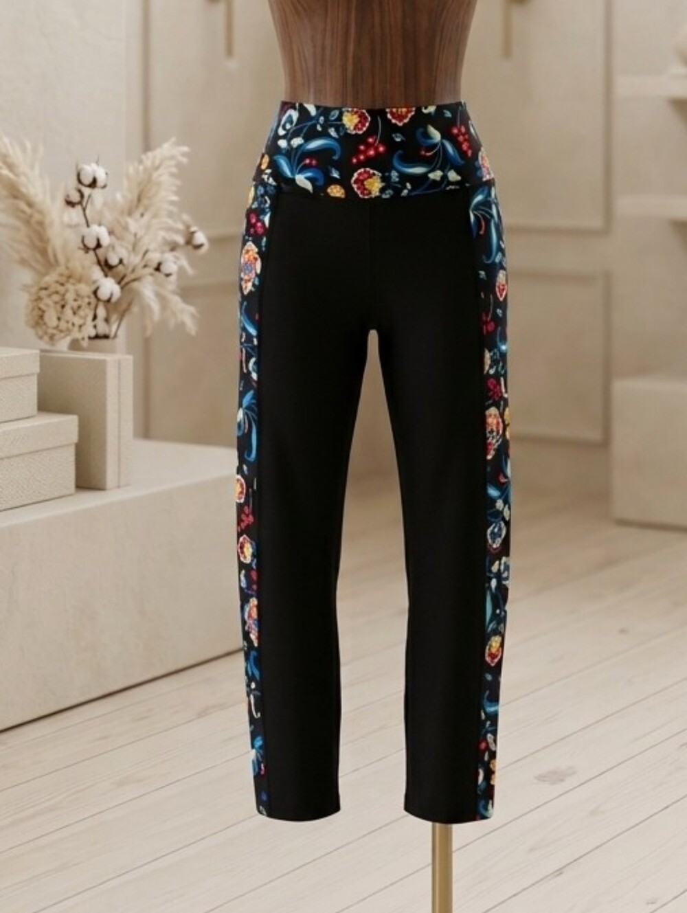 Joy Lab Black Floral Accent Leggings – Size Large